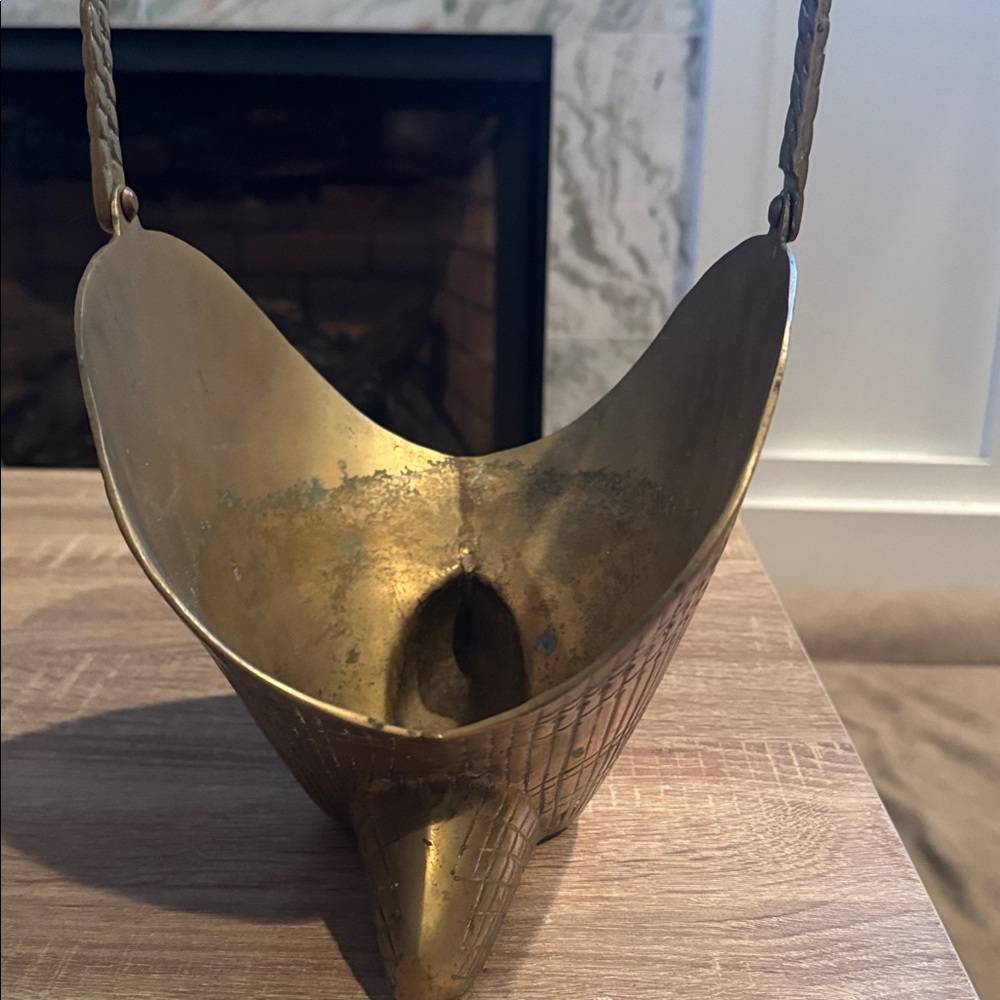 Vintage Brass Seashell Basket / Planter - Picture 3 of 6